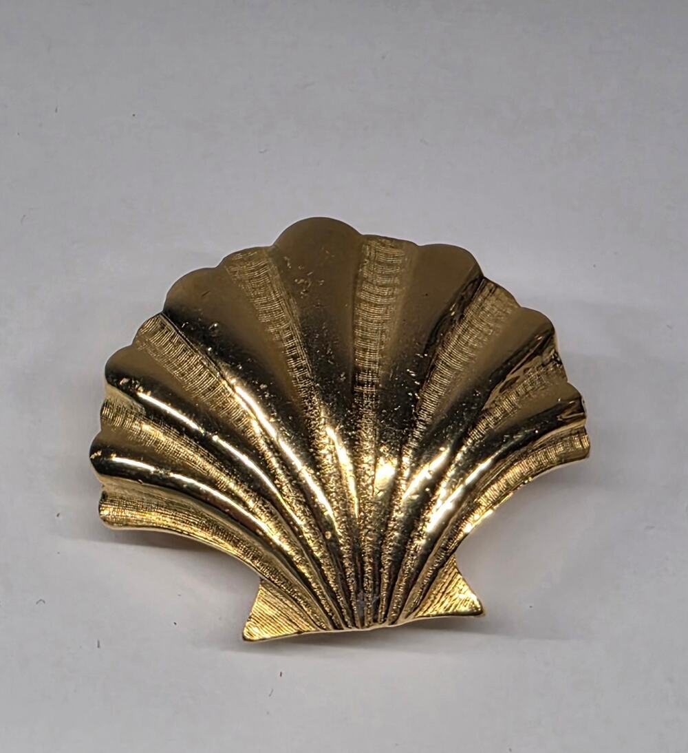 Vintage 1981 Gold Tone Shell Belt Buckle Clip Marked 2" Wide